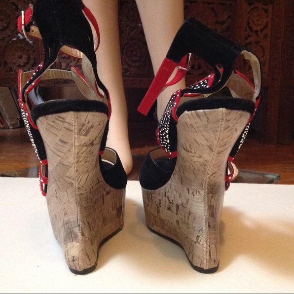 Where art meets fashion! Fun & Funky ALBA wedges! - Picture 4 of 8